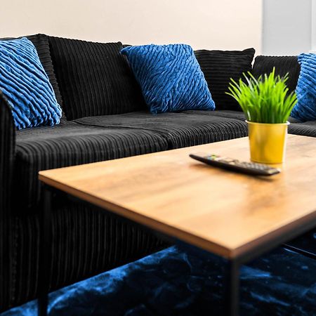 Two Bedroom Apartment - Single Beds - Accommodates 3 - Street Parking - Top Rated -Wbb West Bromwich Esterno foto