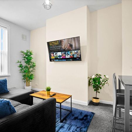 Two Bedroom Apartment - Single Beds - Accommodates 3 - Street Parking - Top Rated -Wbb West Bromwich Esterno foto