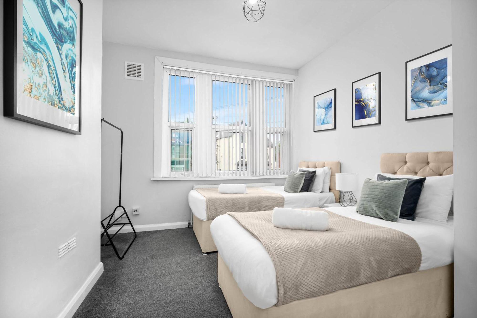 Two Bedroom Apartment - Single Beds - Accommodates 3 - Street Parking - Top Rated -Wbb West Bromwich Esterno foto