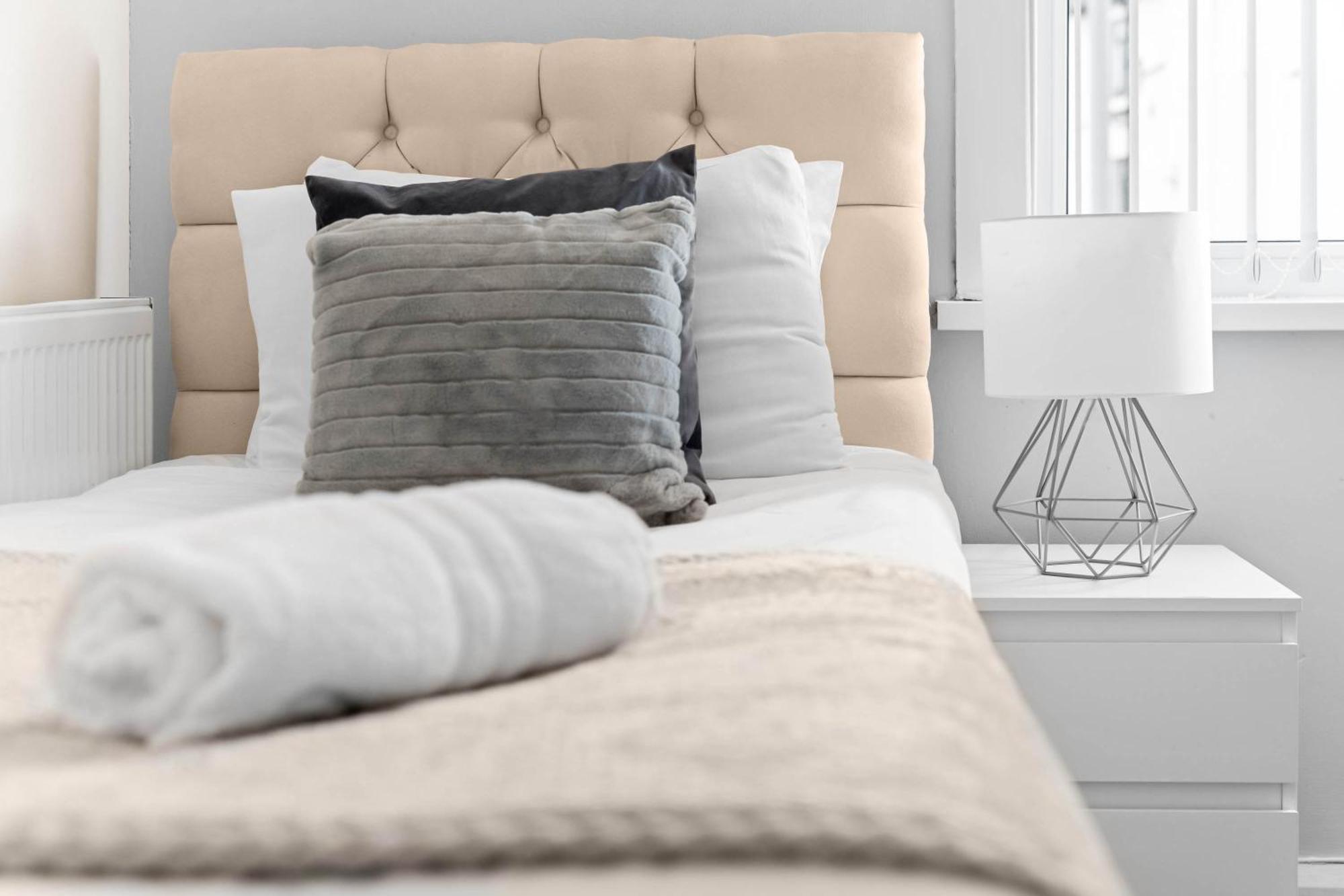 Two Bedroom Apartment - Single Beds - Accommodates 3 - Street Parking - Top Rated -Wbb West Bromwich Esterno foto