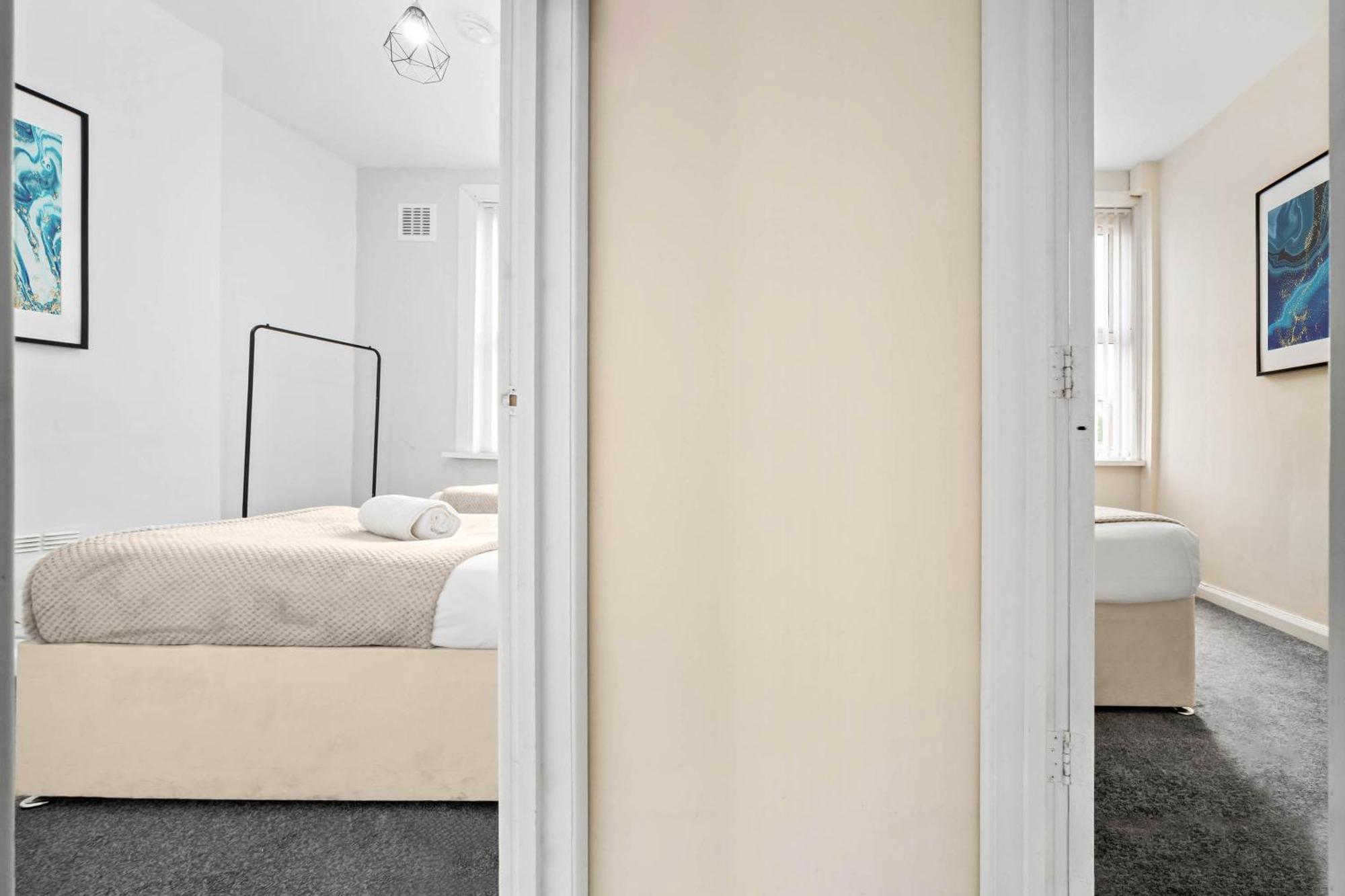 Two Bedroom Apartment - Single Beds - Accommodates 3 - Street Parking - Top Rated -Wbb West Bromwich Esterno foto