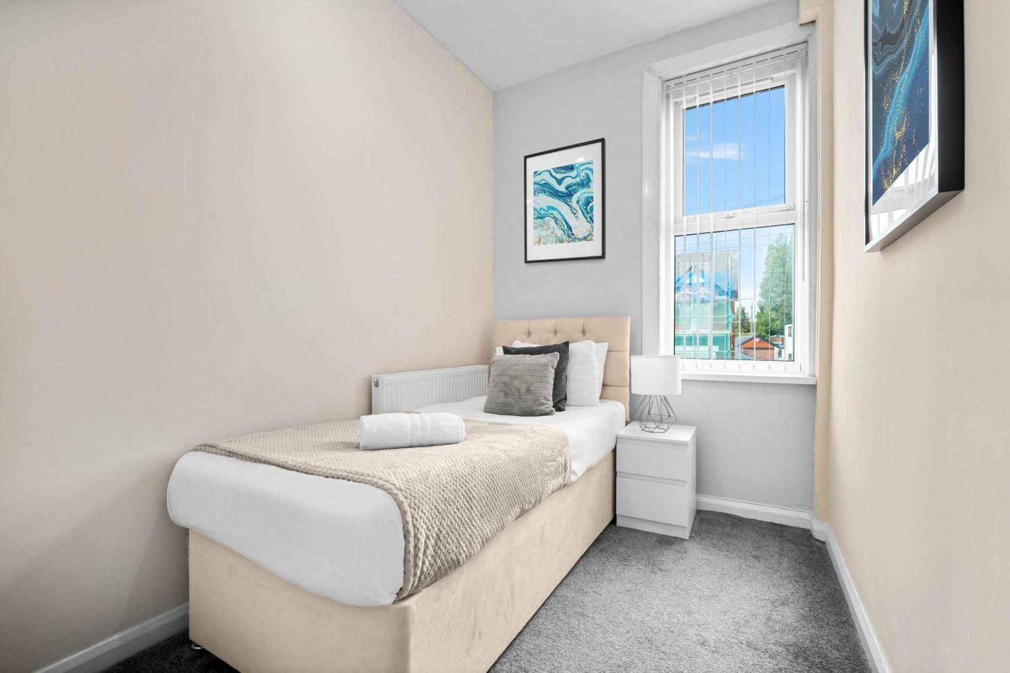 Two Bedroom Apartment - Single Beds - Accommodates 3 - Street Parking - Top Rated -Wbb West Bromwich Esterno foto